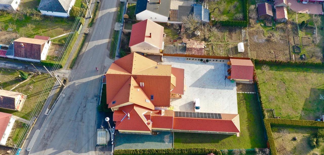 Betli Panzio Hotel Залегершег Екстериор снимка